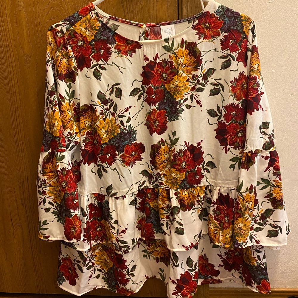 Time And Tru floral shirt (L12-14) new with tag still on it